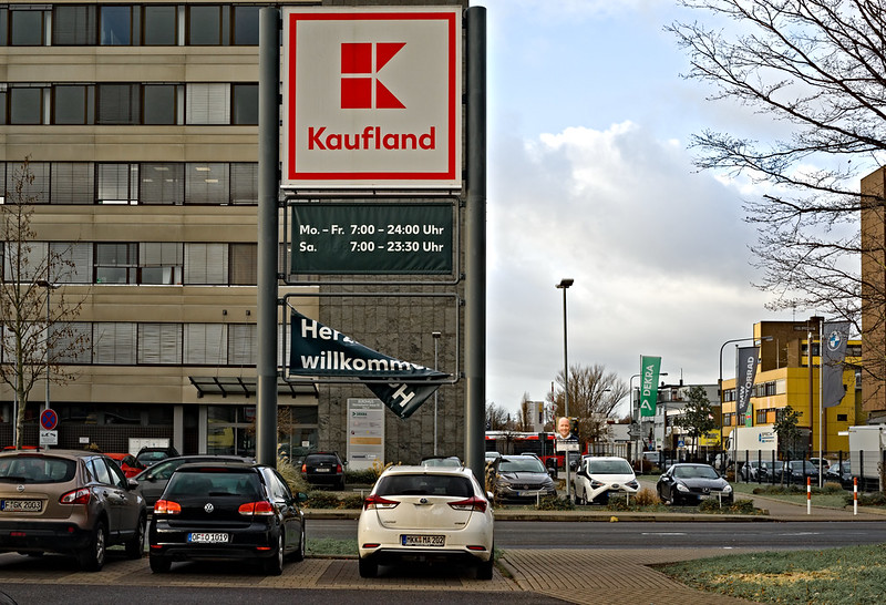Może być zdjęciem przedstawiającym logo sieci sklepów Kaufland