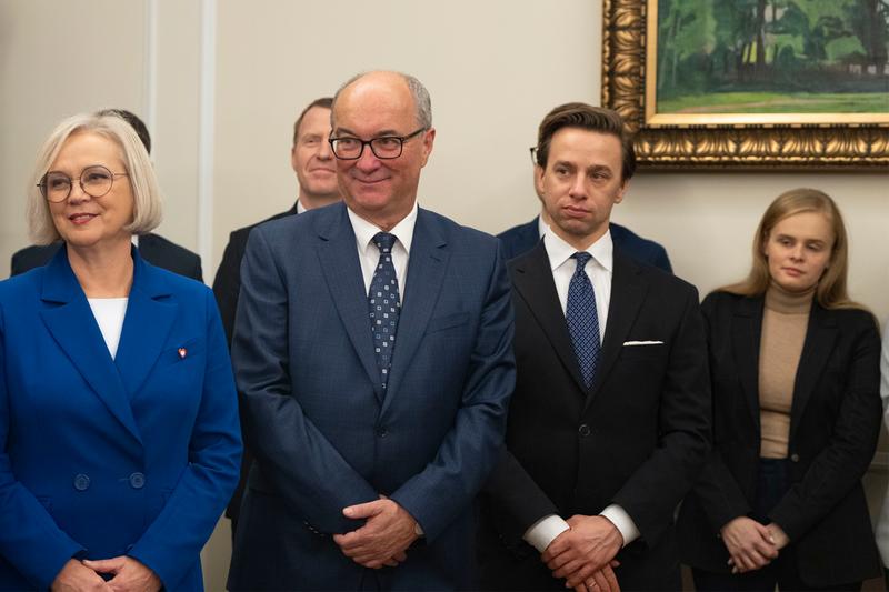 Może być zdjęciem przedstawiającym nowy rząd, wicemarszałek Włodzimierz Czarzasty z Krzysztofem Bosakiem