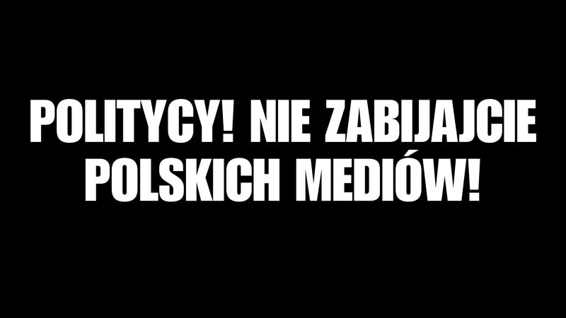 Czarna plansza z napisem "Politycy! Nie zabijajcie polskich mediów!"